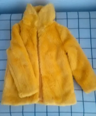 Chaquetón piel sintética amarillo