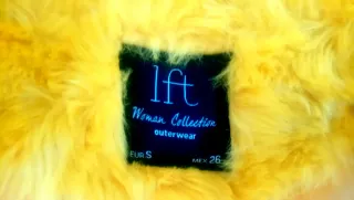 Chaquetón piel sintética amarillo