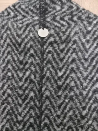 Chaleco largo estampado blanco y negro