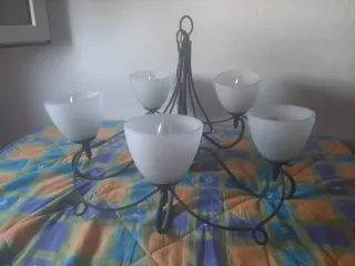 Lámpara de mesa de metal y cristal