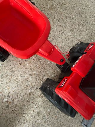 TRICICLO- TRACTOR DE JUGUETE ROJO Y REMOLQUE SMOBY