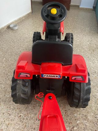 TRICICLO- TRACTOR DE JUGUETE ROJO Y REMOLQUE SMOBY