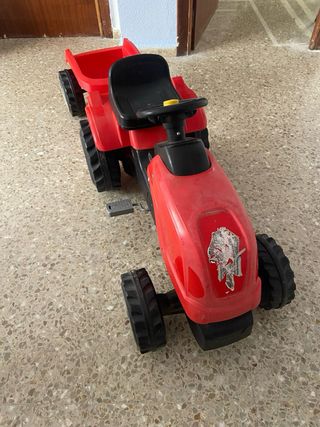 TRICICLO- TRACTOR DE JUGUETE ROJO Y REMOLQUE SMOBY