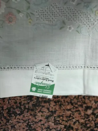 Mantel de mesa bordado floral