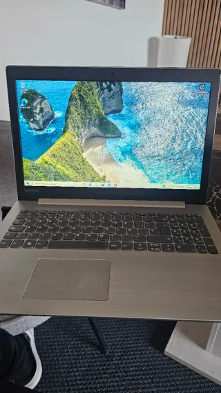 Portátil Lenovo IdeaPad 330-15I con cargador