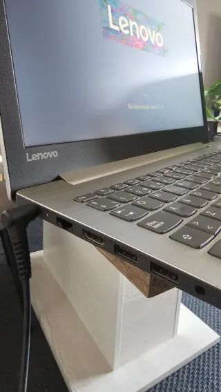 Portátil Lenovo IdeaPad 330-15I con cargador