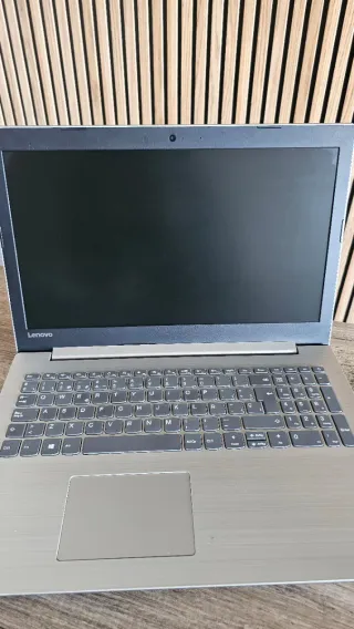 Portátil Lenovo IdeaPad 330-15I con cargador