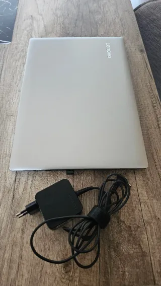 Portátil Lenovo IdeaPad 330-15I con cargador