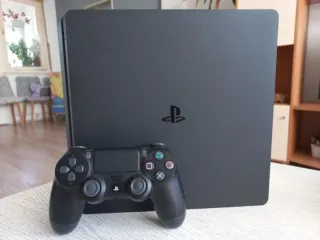 Consola PS4 Slim Negra + Mando