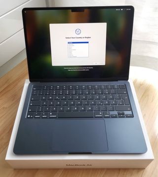 MacBook Air A3240 2025 Plata, 1 month old!