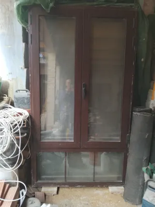 Ventana aluminio marrón doble cristal