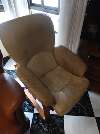 Butaca de piel y madera