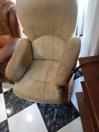 Butaca de piel y madera