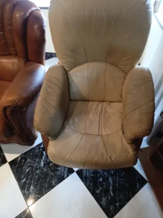 Butaca de piel y madera