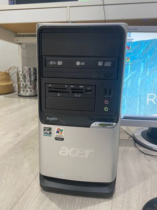 Ordenador Torre y Pantalla Acer