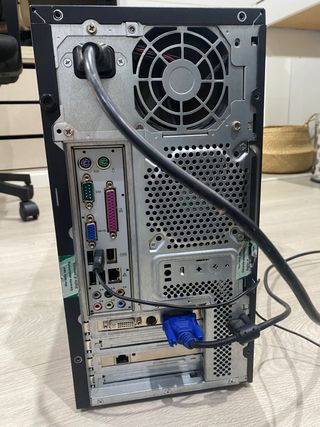 Ordenador Torre y Pantalla Acer