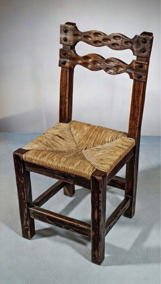 Sillas rústicas de madera y yute