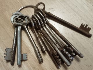 Set di chiavi antiche