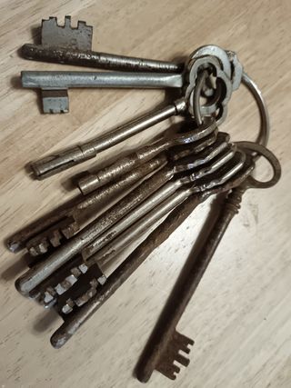 Set di chiavi antiche