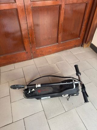 Patinete Eléctrico Negro ￼ falta ￼ batería