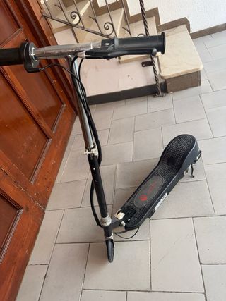 Patinete Eléctrico Negro ￼ falta ￼ batería