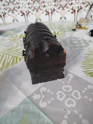 Cofre joyero antiguo de madera