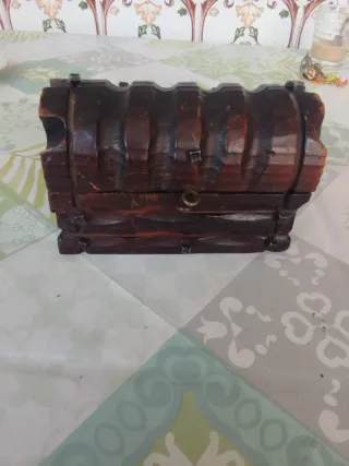 Cofre joyero antiguo de madera