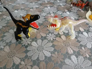 Set 2 Dinosauri Giocattolo, si illuminano al buio