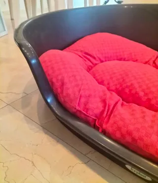 Cama perro plástico 100x70x28 de alto, con colchón