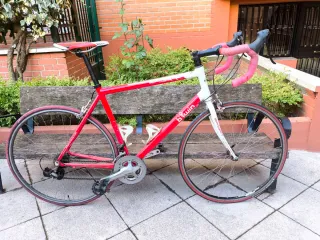 Bicicleta de carretera Btwin Roja/Blanca