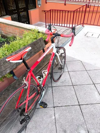 Bicicleta de carretera Btwin Roja/Blanca