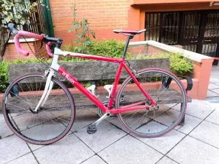 Bicicleta de carretera Btwin Roja/Blanca