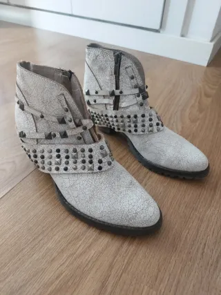 Botines piel mujer tachuelas