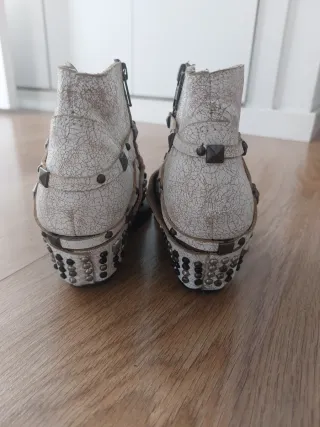 Botines piel mujer tachuelas