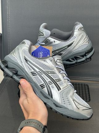 Asics Gel Kayano 14 plateadas