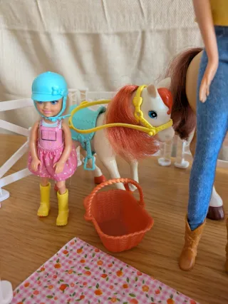 Barbie y Chelsea con Caballos