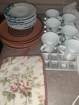 Set cucina: piatti e tazze Presine