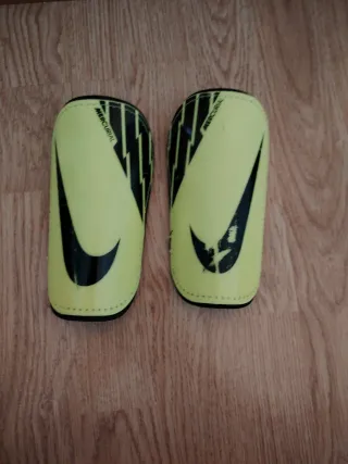 Espinilleras Nike Mercurial Amarillas