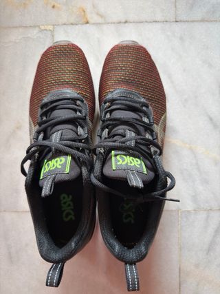 Zapatillas ASICS Negras y Rojas amarilla y verde