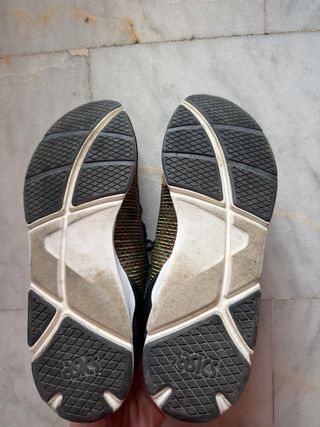 Zapatillas ASICS Negras y Rojas amarilla y verde