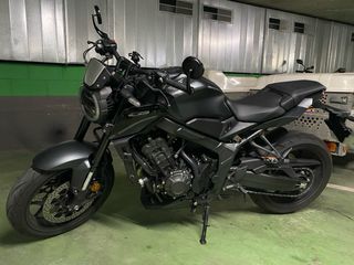 Honda CB650R Full Black (Abril 2023)