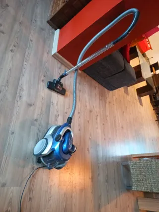 Aspiradora Ufesa Cycletron 1800W