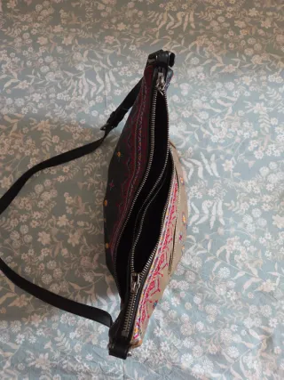 Bolso bandolera Desigual negro y marrón