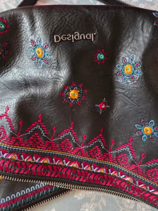 Bolso bandolera Desigual negro y marrón