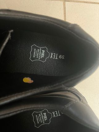 Zapatos de cuero negros talla 39