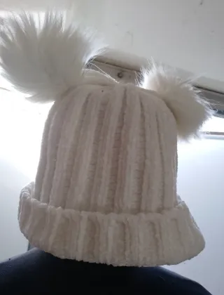 Gorro de lana con pompón