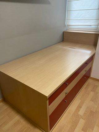 Cama con cajones de madera