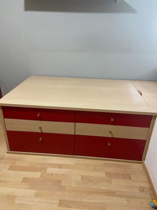 Cama con cajones de madera