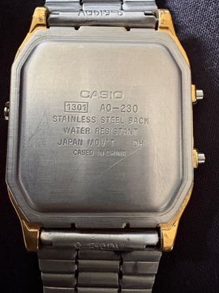 Reloj Casio AQ-230 Dorado, le faltan pilar