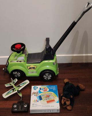 Correpasillos Coche Verde y Juguetes